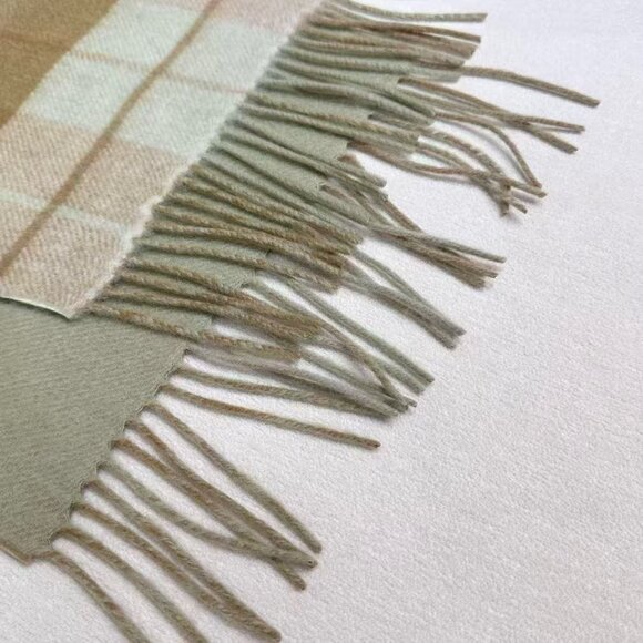 Fashionable Reversible Blanket Scarf - Picture 5 of 6